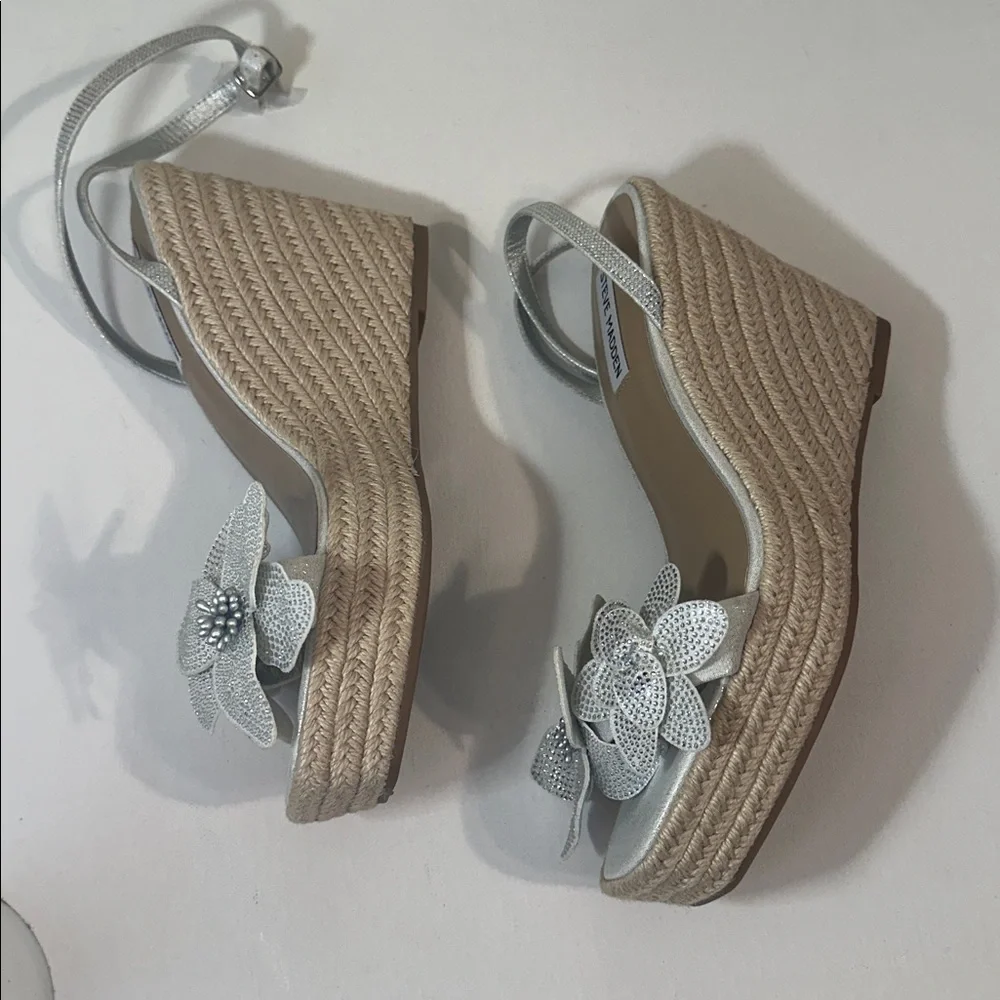 NEW STEVE MADDEN Womens Applique Faux Leather Wedge Sandal